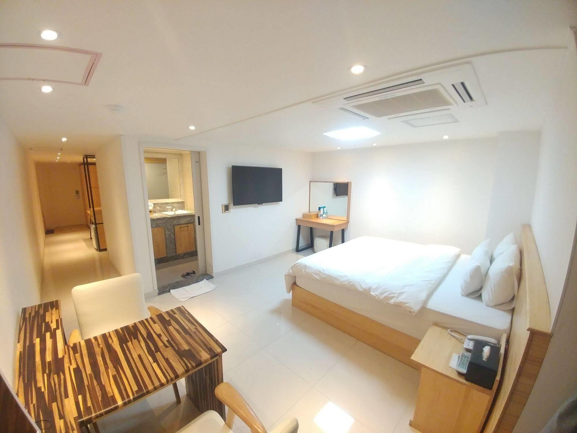 I.Y Hotel Suwon Exterior foto