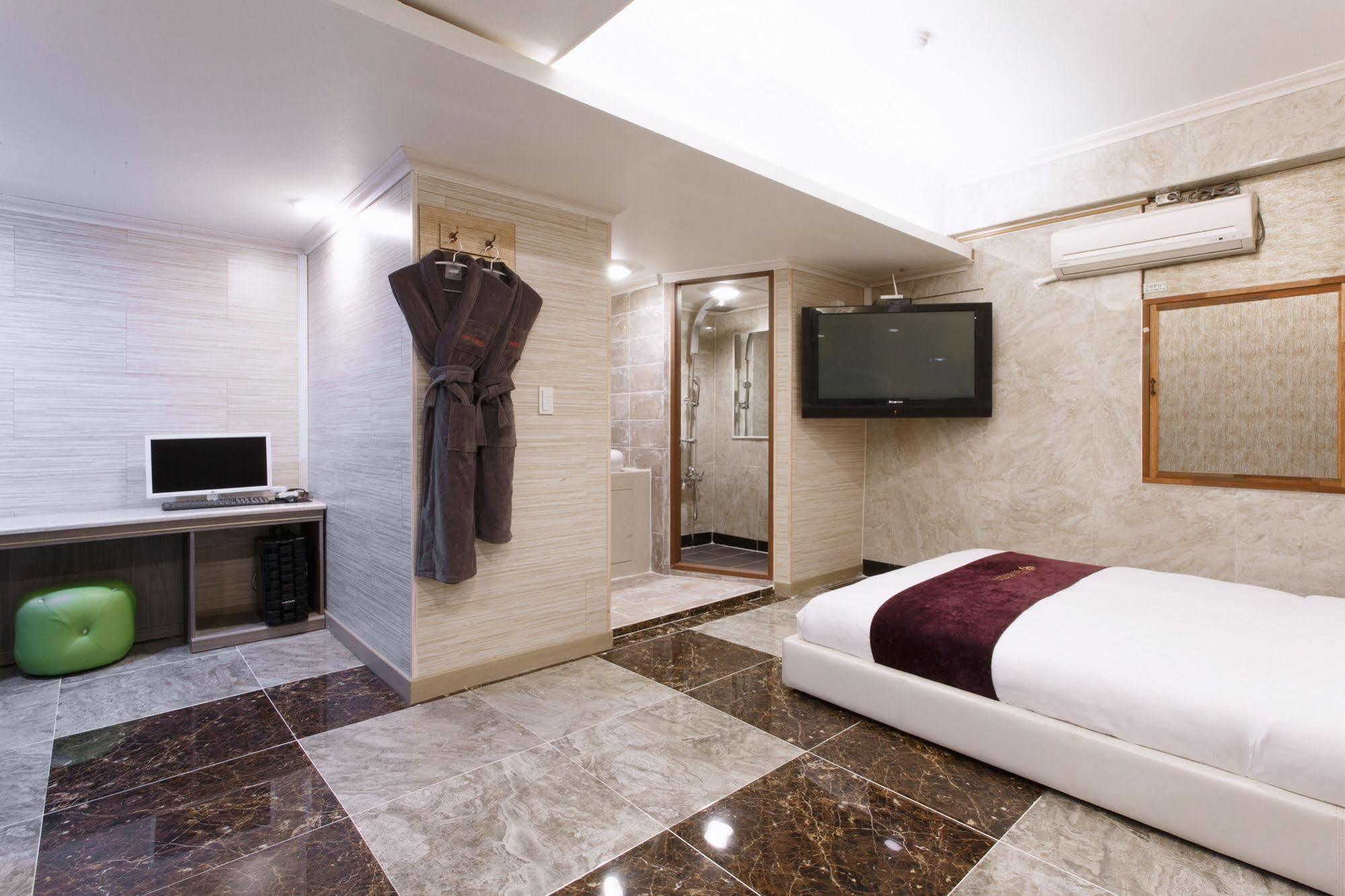 I.Y Hotel Suwon Exterior foto